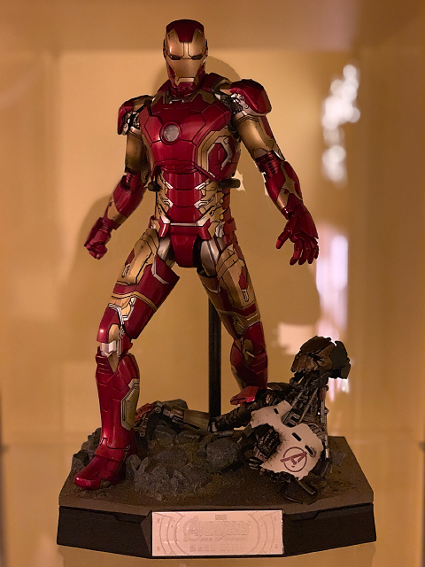 Marvel Iron Man Mark XLIII Sixth Scale Figure by Hot Toys