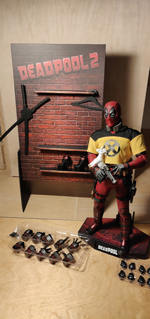 Marvel Deadpool Sixth Scale Figure by Hot Toys | Sideshow Collectibles