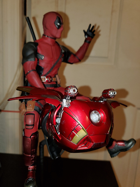 Marvel Deadpool Sixth Scale Figure by Hot Toys | Sideshow Collectibles
